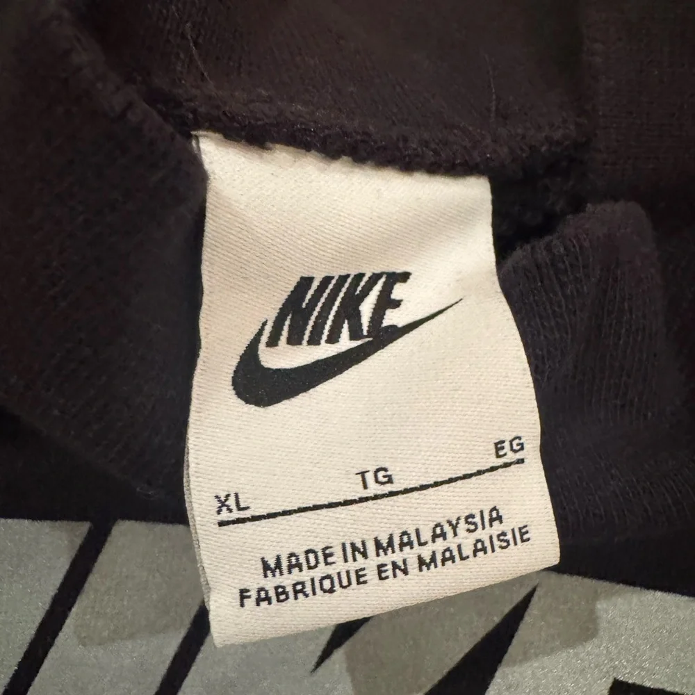 Nike Black White Cropped Sweatshirt